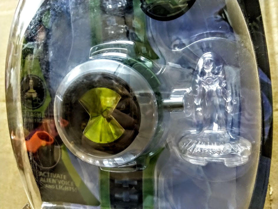 Bandai Ben 10 Alien Force - Ultimate Omnitrix Light & Sound Active Alien Voice