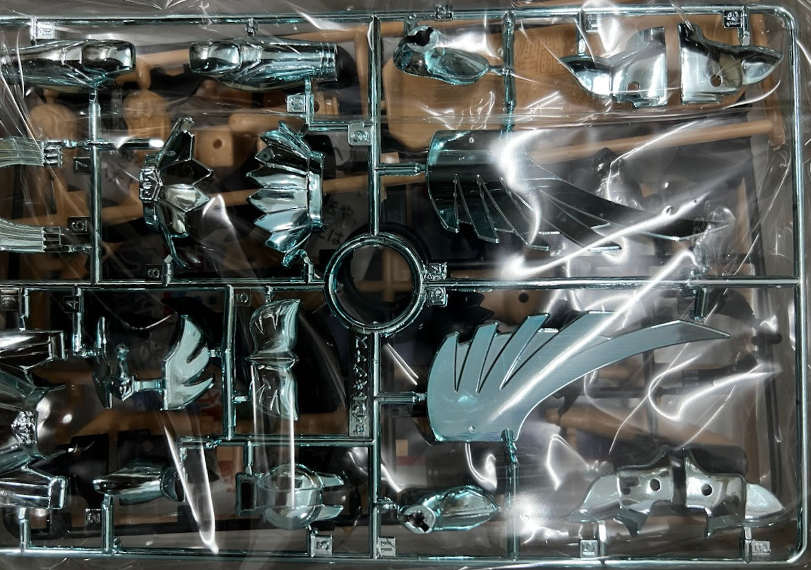 Bandai Saint Seiya fighter Twin Cloth - 08 Cygnus figure & model kit set