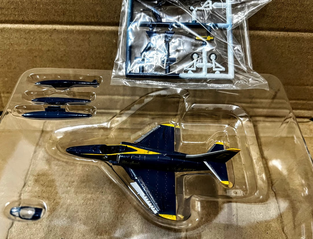 Cafereo 1/144 J-Wings US Navy fighter A-4F SkyhawkBlue Angel model kit (Random number)