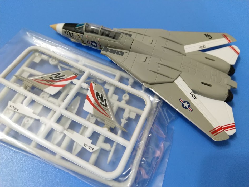 Doyusha 1/144 aircraft 01 Grumman F-14 Tomcat VF-124 Gunfighters USS Kitty Hawk