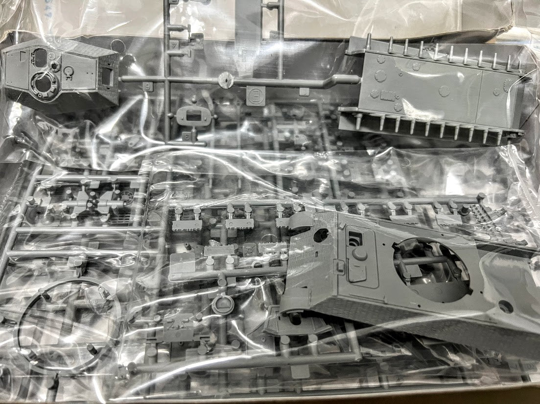 Dragon 1:72 World tank model kit - German Panzer King Tiger Porsche turret w Zimmerit