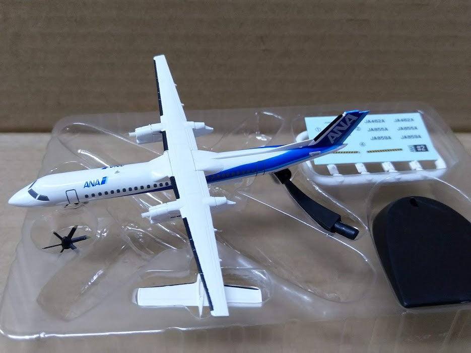 F-toys Japan Airliner ANA 5 - #02 1:300 De Havilland Canada DHC8-Q400 Turboprop