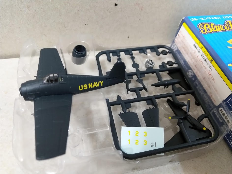 F-Toys 1:144 US Navy Blue Angels - Grumman F6F-5 Hellcat fighter Famous WWII