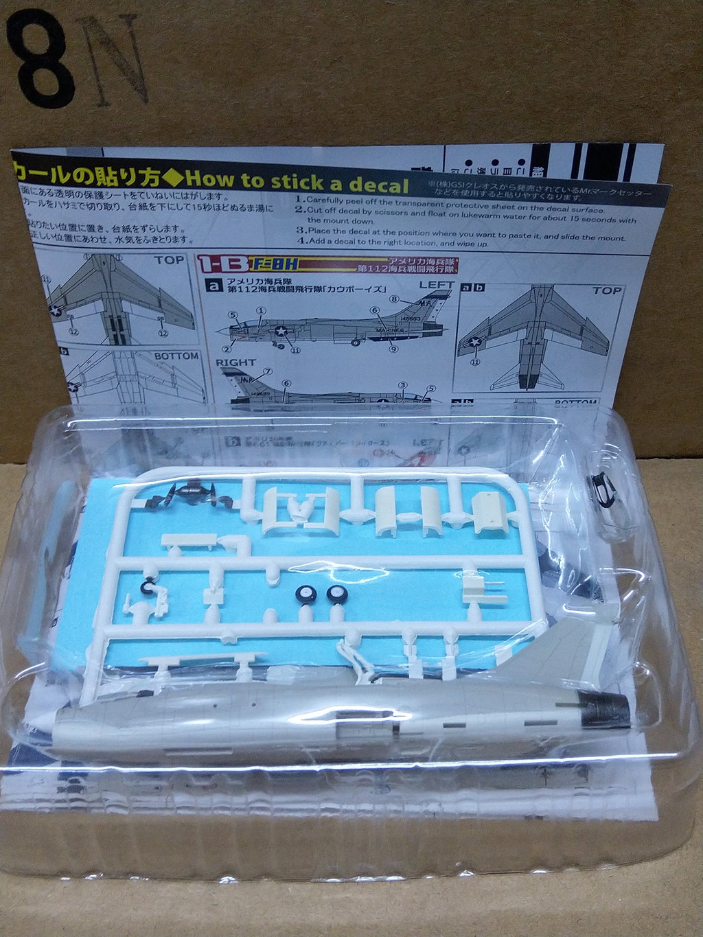 F-toys 1/144 Vought Crusader F-8 F-8H US Navy Fighter VF-112 model kit #01B