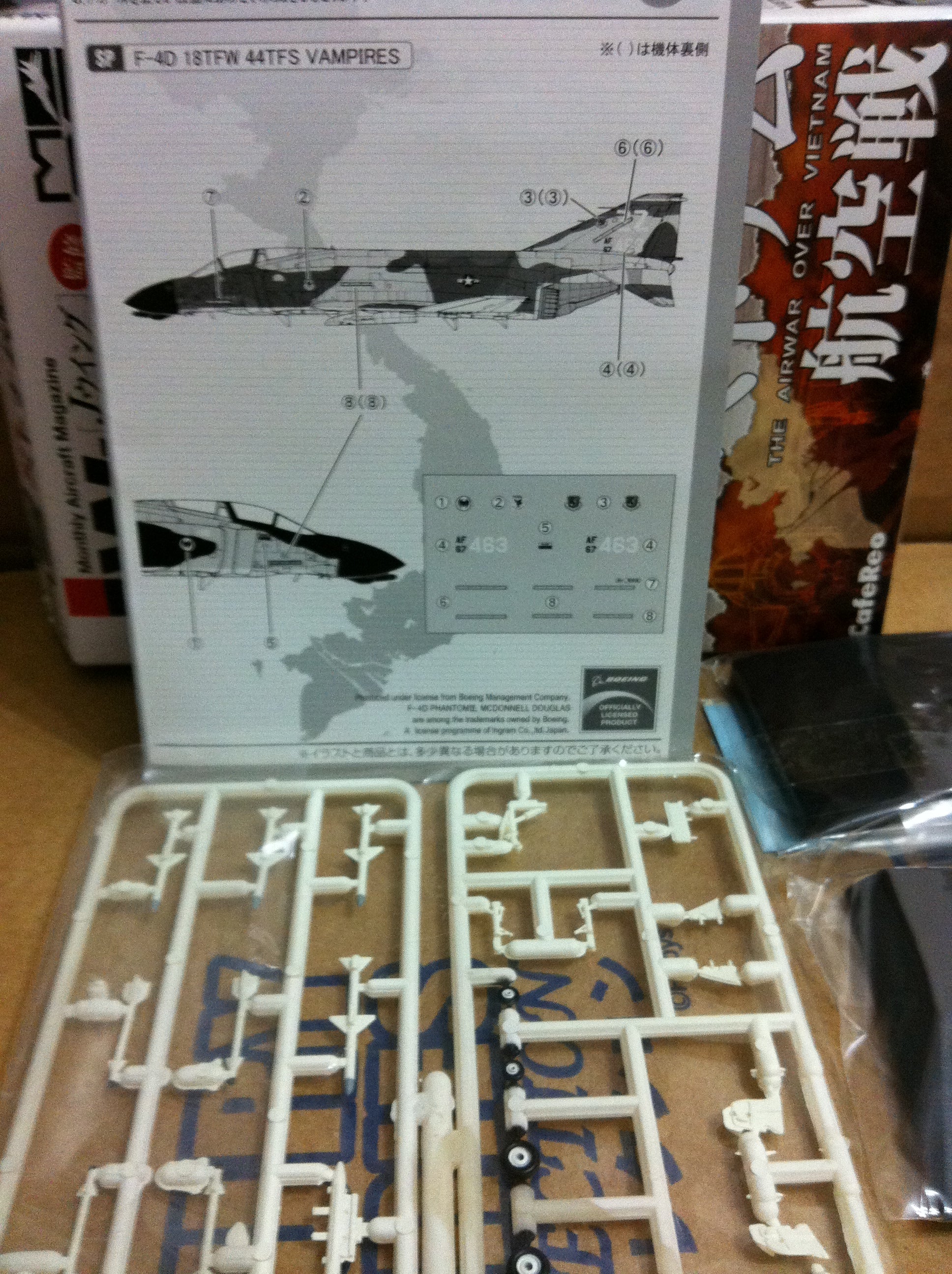 Cafereo 1/144 J-Wings US Navy fighter F-4E Phantom II Vietnam war 1974 model kit