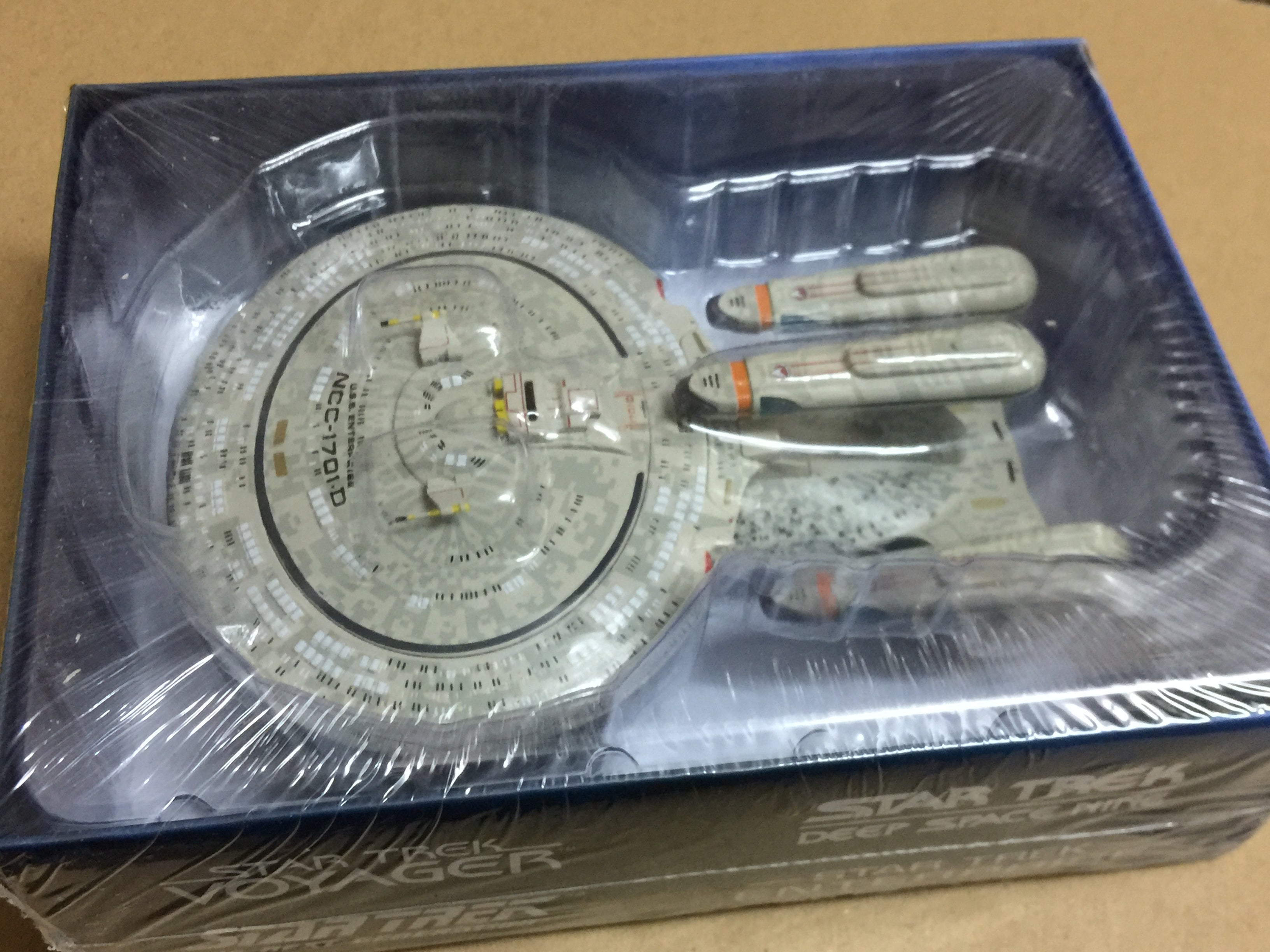 Star Trek Voyager Diecast Static Model USS Enterprise D Cruiser NCC-1701-D ver 2
