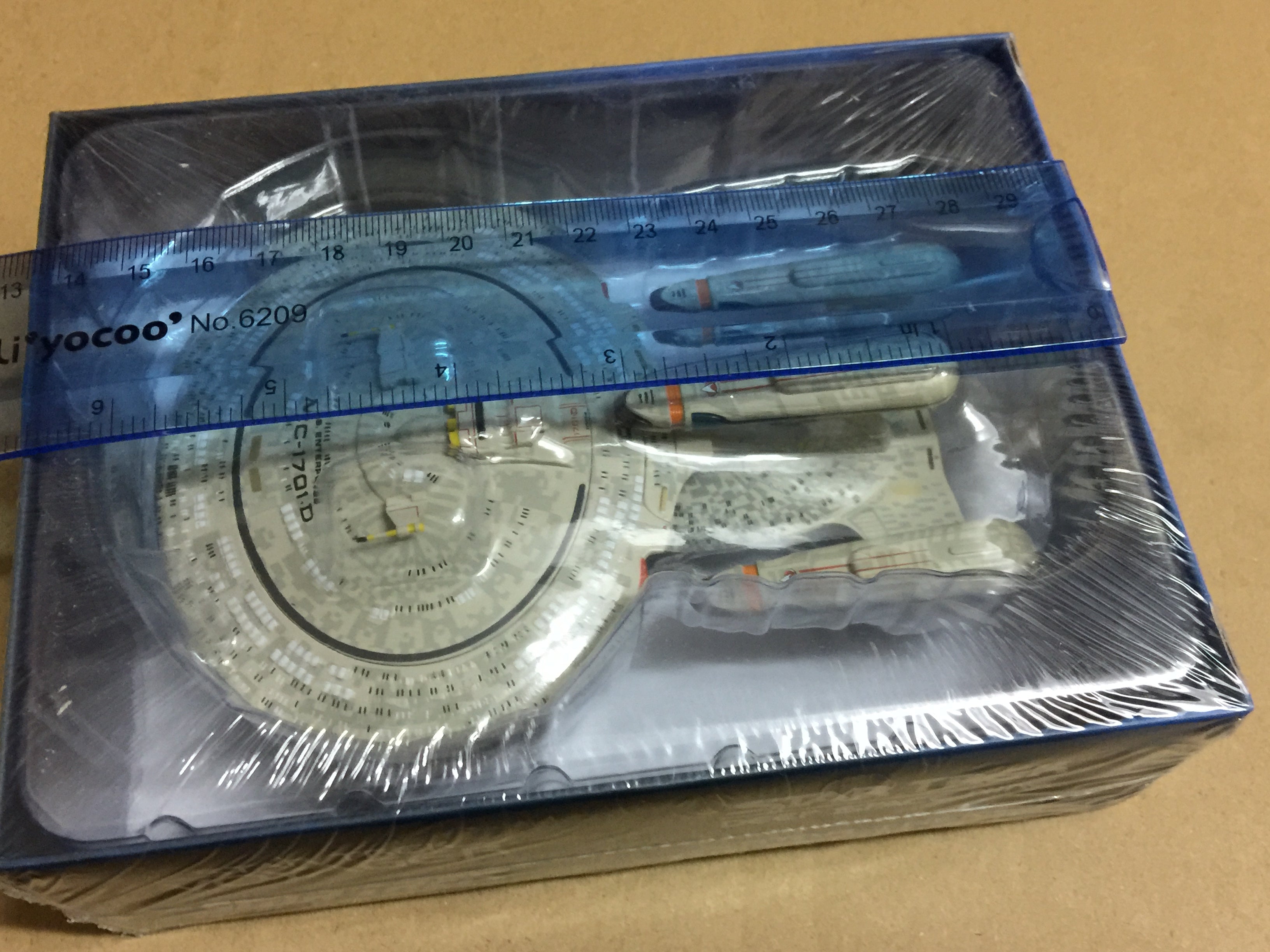 Star Trek Voyager Diecast Static Model USS Enterprise D Cruiser NCC-1701-D ver 2