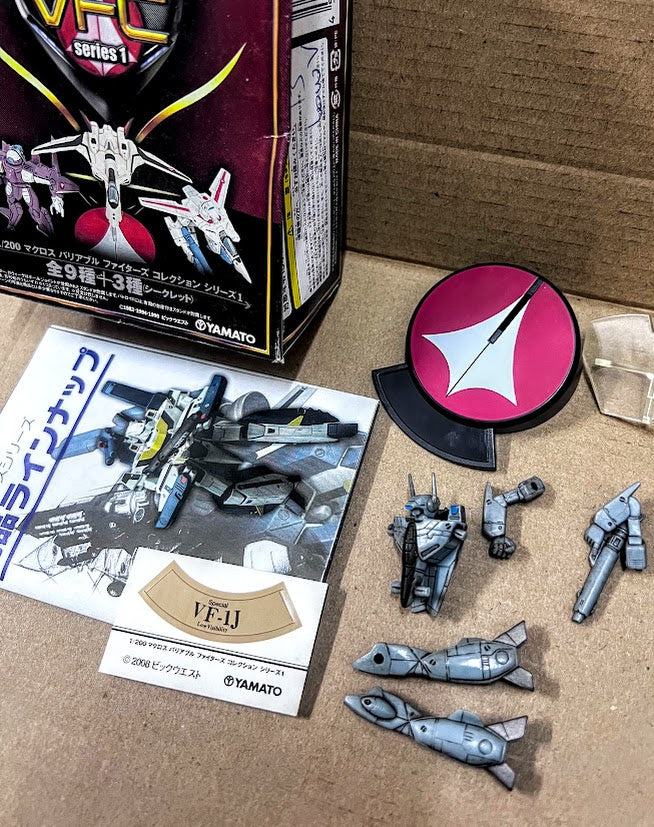 Macross Robotech VFC VF-1J Valkyrie mode mini figure 3 inches Grey Version