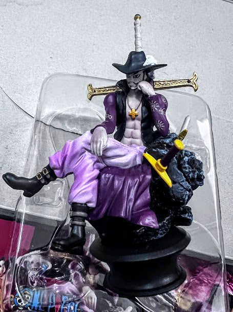 One Piece FIgure - Dracule Mihawk 3 inches figure gashapon chess