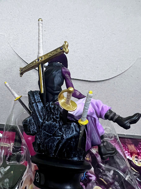One Piece FIgure - Dracule Mihawk 3 inches figure gashapon chess