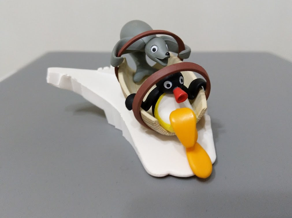 Pygos Pingu action figure Mini Scene 1 - Pingu and Snow Sled Slider 4.5 cm