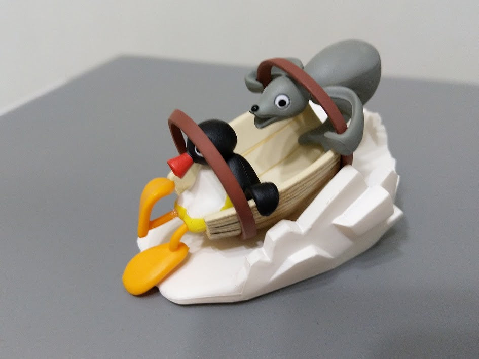 Pygos Pingu action figure Mini Scene 1 - Pingu and Snow Sled Slider 4.5 cm