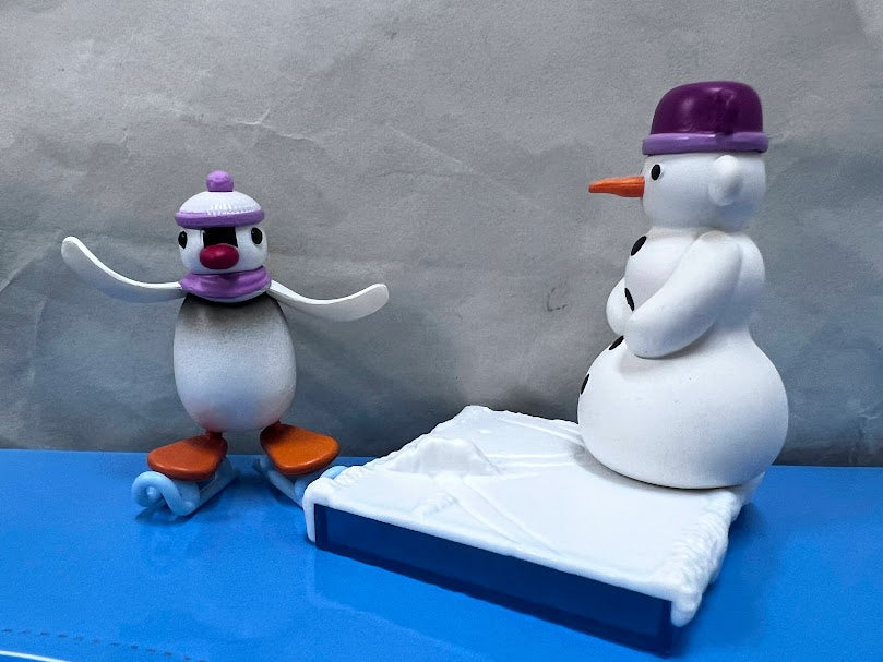 Pygos Pingu action figure Mini Scene 1 - Ice skating Pinga N Snowman Christmas