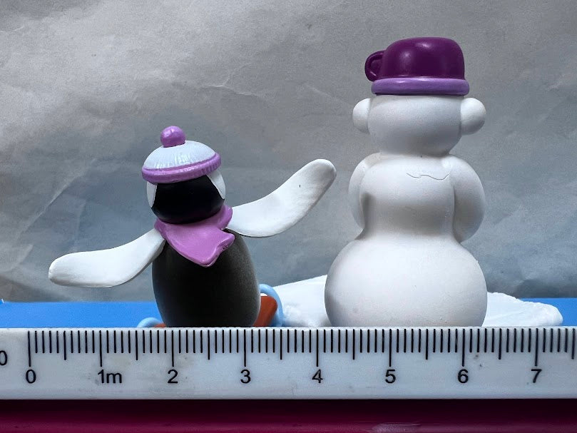 Pygos Pingu action figure Mini Scene 1 - Ice skating Pinga N Snowman Christmas
