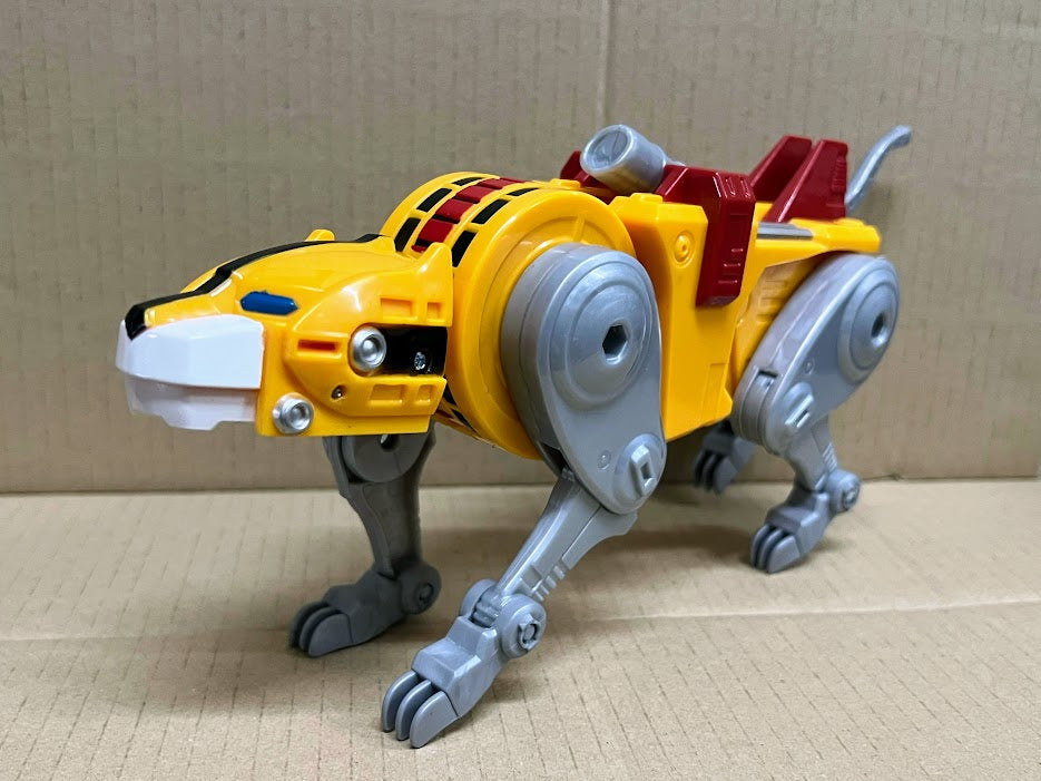 Playmates Voltron Early Legend Yellow Lion Action Figure loose packed 12 inches