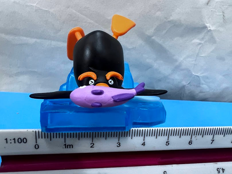 Pygos Pingu action figure Mini Scene 1 - Rock Hopping Penguin