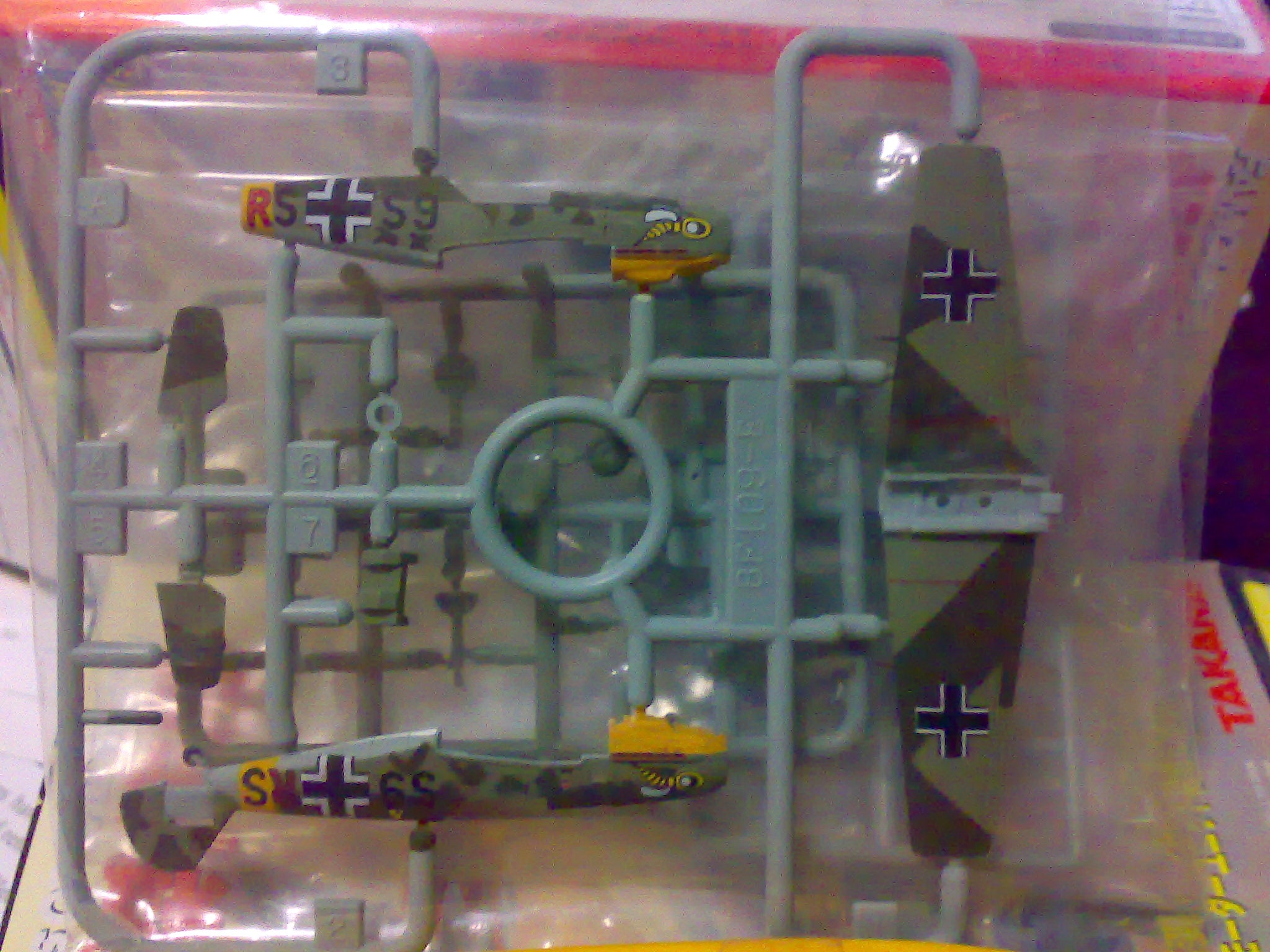 Takara 1:144 Famous plane 3 #01 Aircraft fighter kit Bf109 E-7/B Luftwaffe 8/ZG1