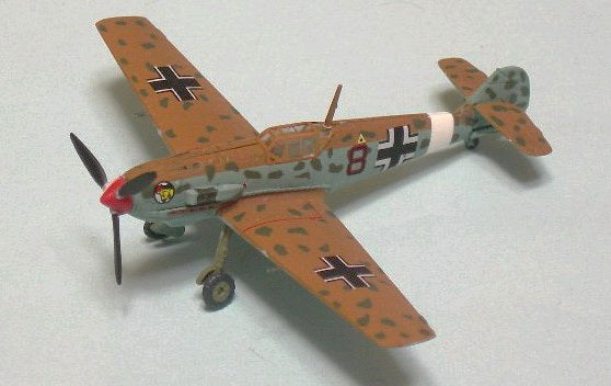 Takara 1:144 Famous plane 3 #02 Aircraft kit Bf109 E-4 Trop Luftwaffe 2/JG27
