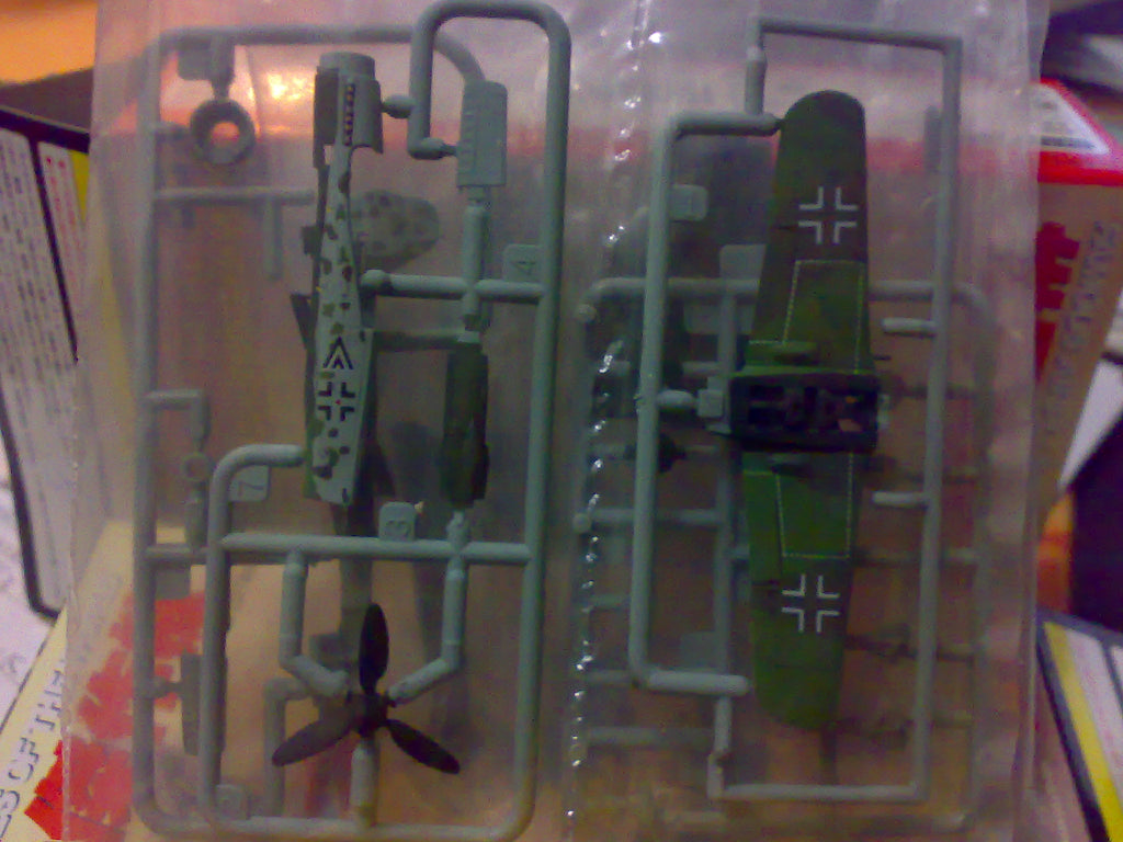 Takara 1:144 Famous plane 3 #6 Aircraft kit Luftwaffe Fw190D-9 IV/JG3 Oskar Romm
