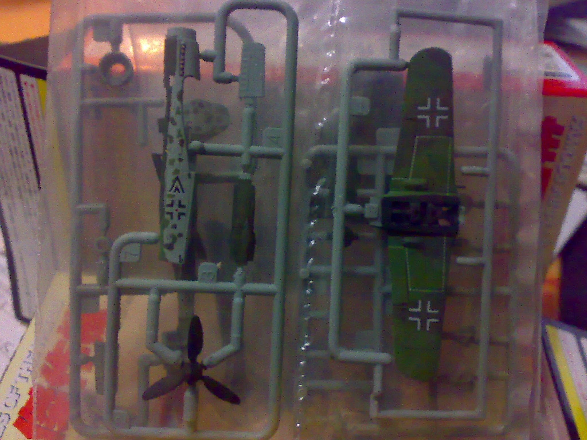 Takara 1:144 Famous plane 3 #6 Aircraft kit Luftwaffe Fw190D-9 IV/JG3 Oskar Romm