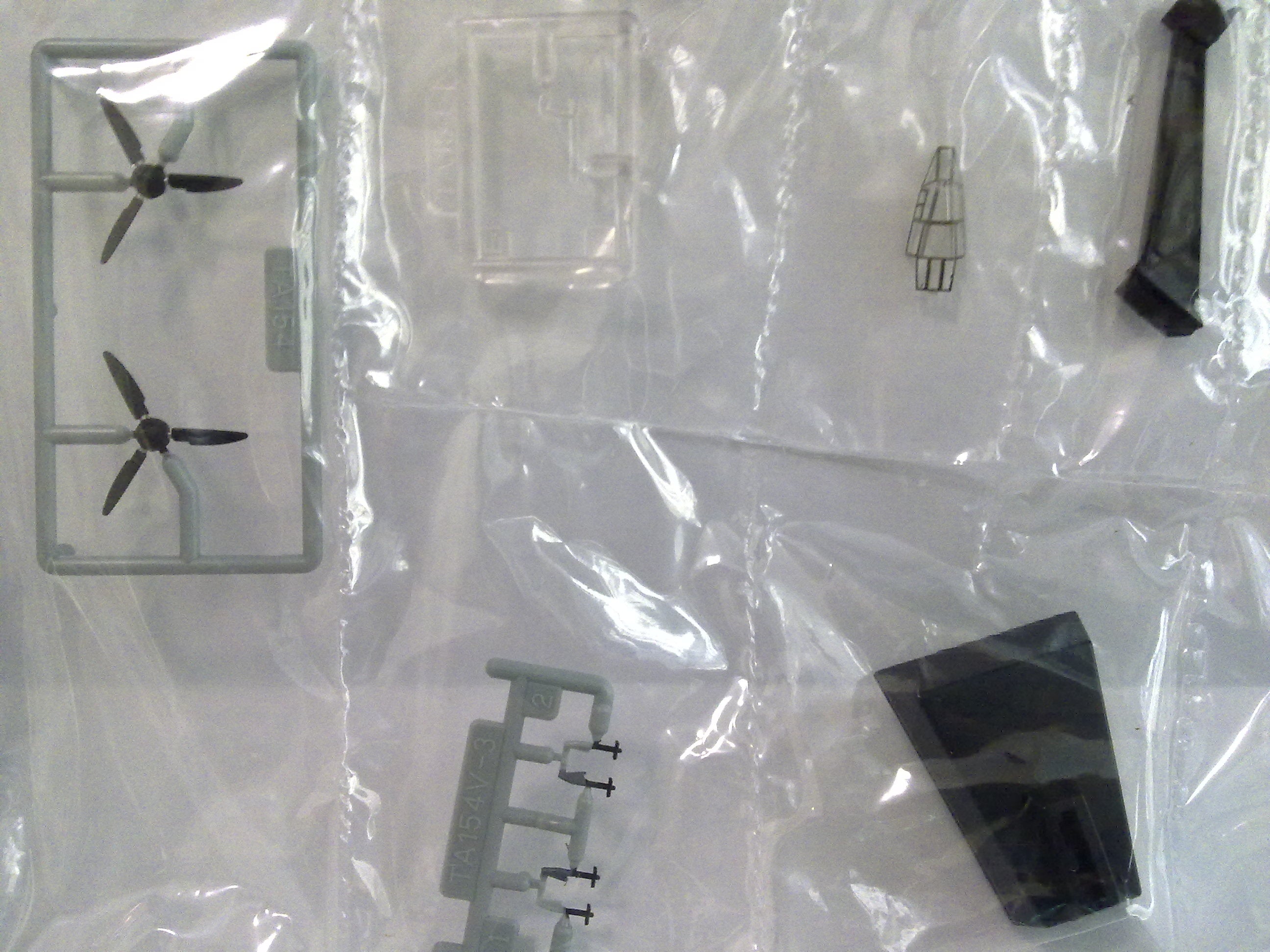 Takara 1:144 Famous plane 3 #8 Aircraft kit Luftwaffe Ta154 V3 3rd test (100003)