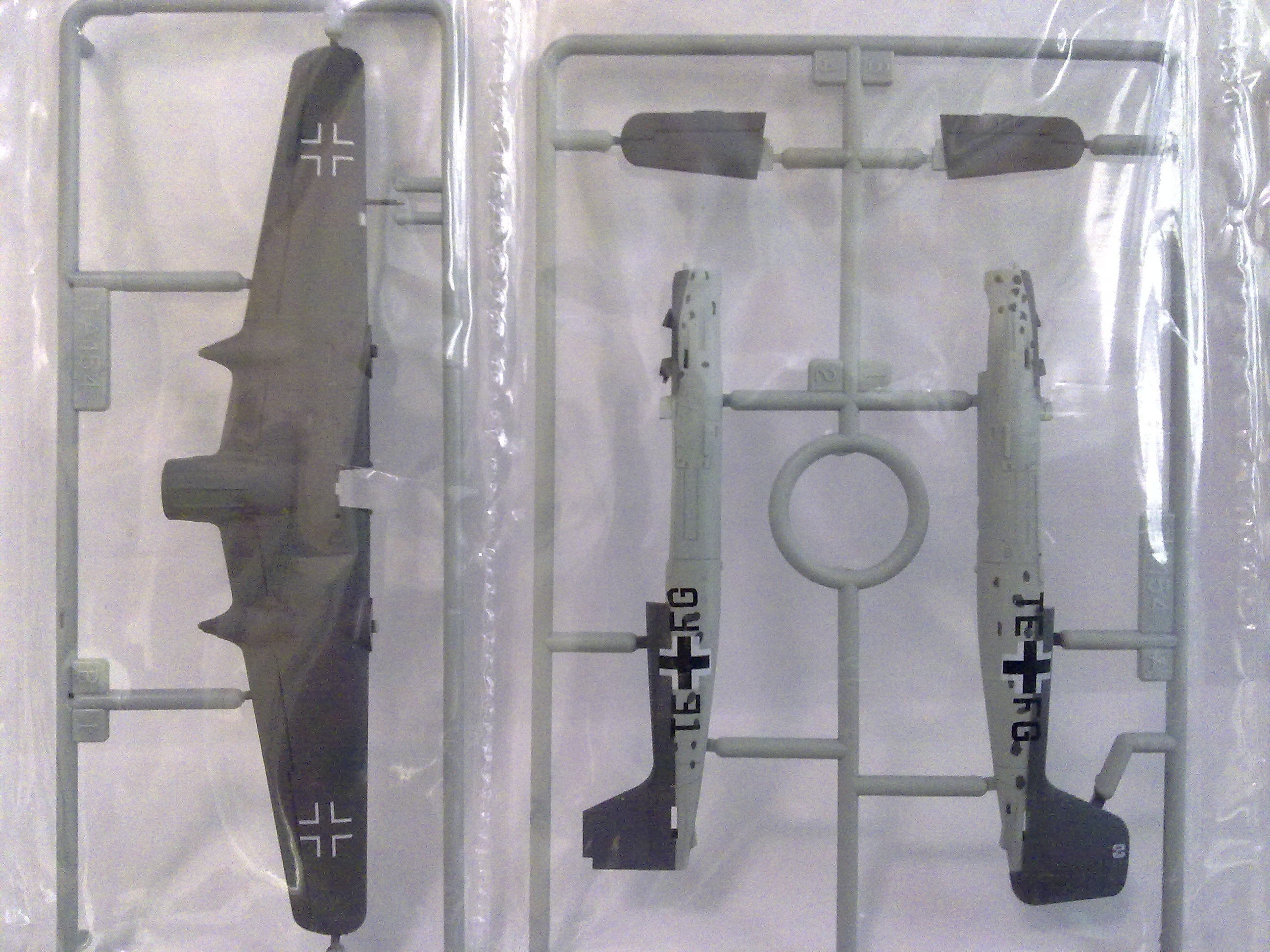 Takara 1:144 Famous plane 3 #8 Aircraft kit Luftwaffe Ta154 V3 3rd test (100003)