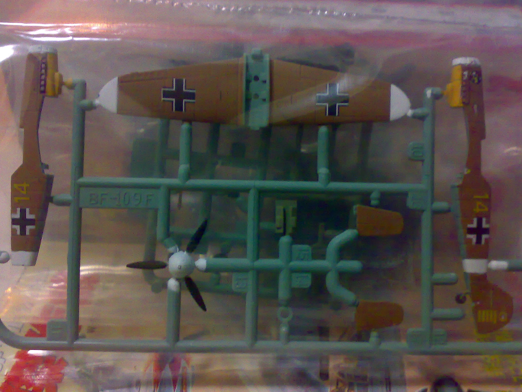 Takara 1:144 Famous plane 3 #11 Aircraft kit Luftwaffe Bf109f-4 JG27 Marseille