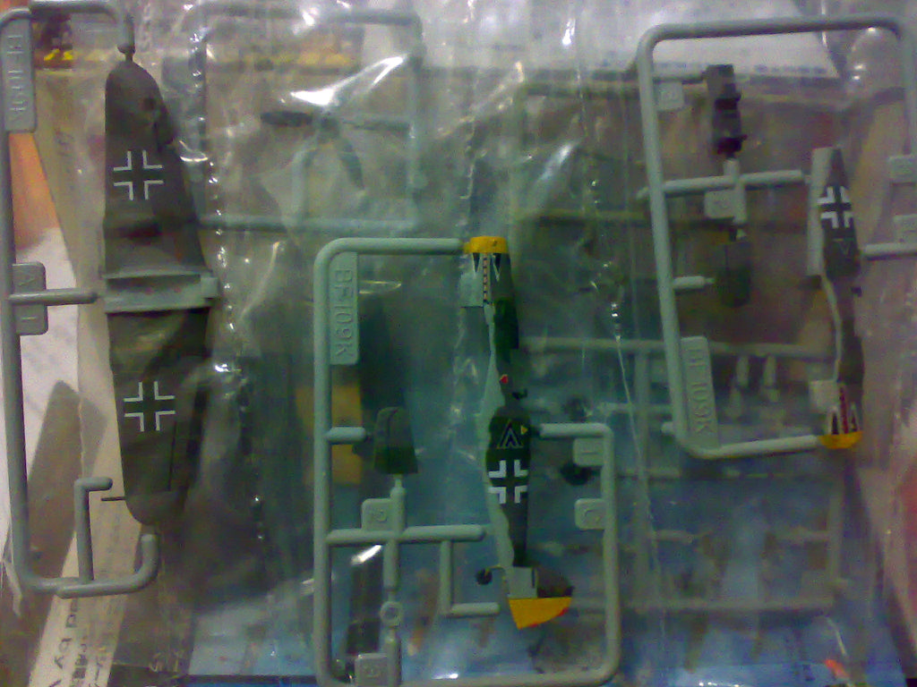 Takara 1:144 Famous plane 3 #04 Aircraft Bf109 K-4 Luftwaffe JG52 Erich Hartmann