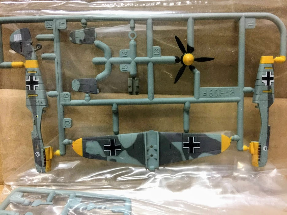 Takara 1:144 Famous plane 3 #10 Aircraft Bf109 F-4 Luftwaffe JG3 Viktor Bauer