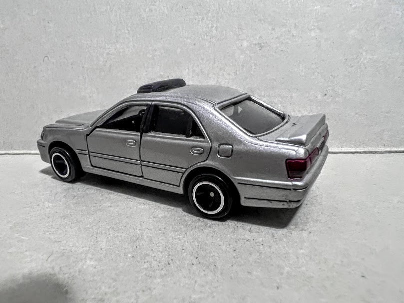 Tomica #109 - 1/62 Toyota Crown Athlete car diecast model
