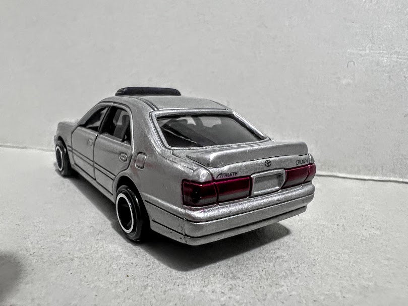 Tomica #109 - 1/62 Toyota Crown Athlete car diecast model