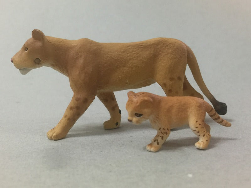 Tomy Takara Animal - 2 Lions the Mom & Kid Movable figure 5-9 cm